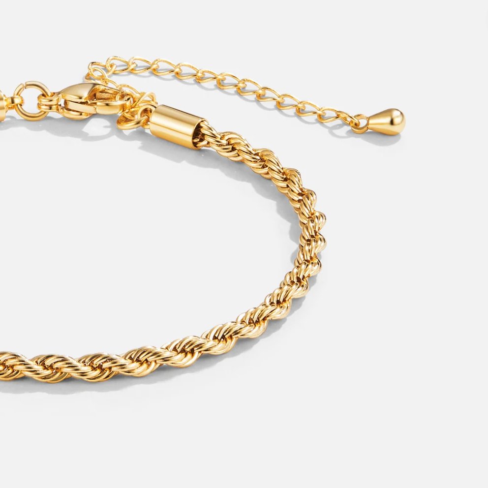 Elegantes gedrehtes Goldarmband