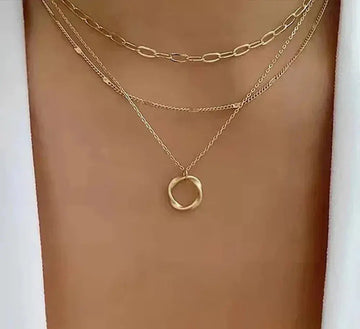 Klassische mehrschichtige goldene Halskette mit Anhänger