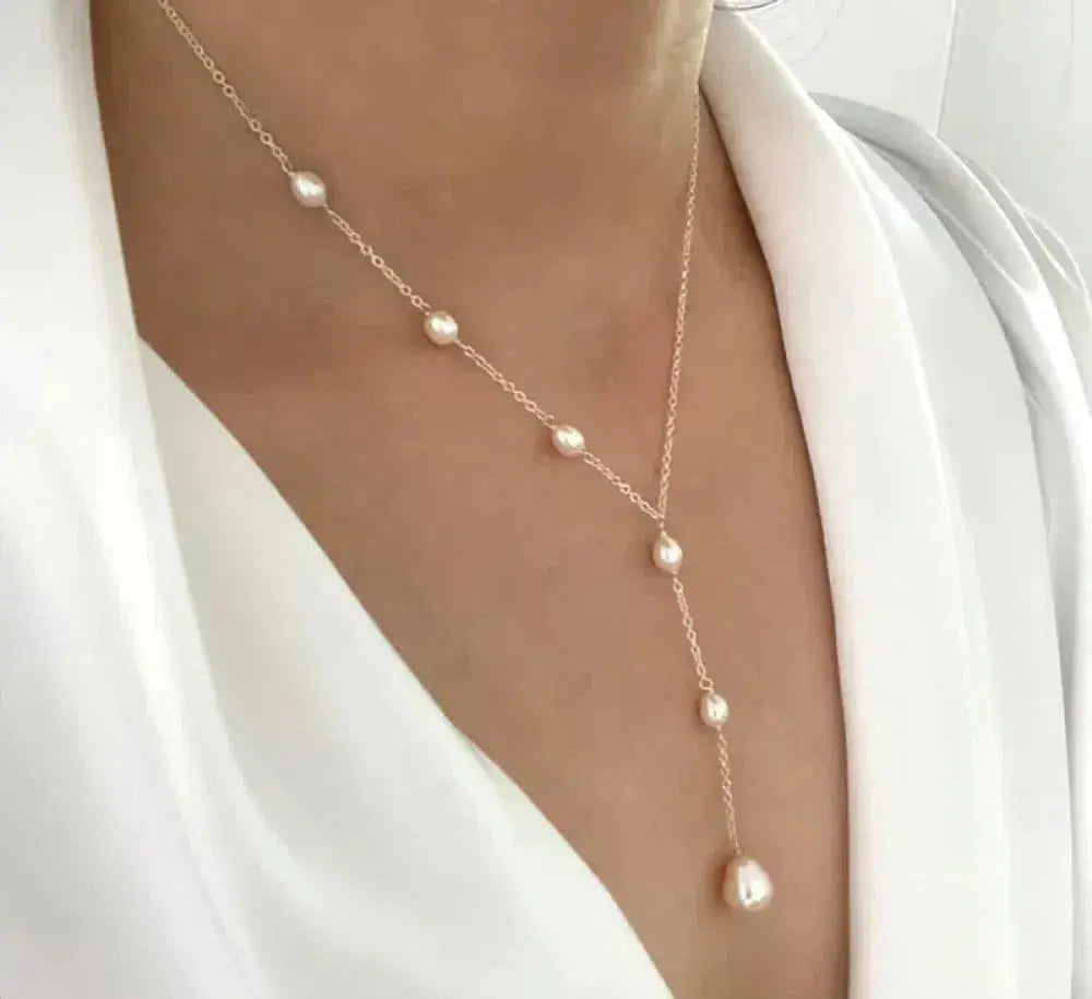 Elegante Vintage-Halskette mit Anhänger und Perlen